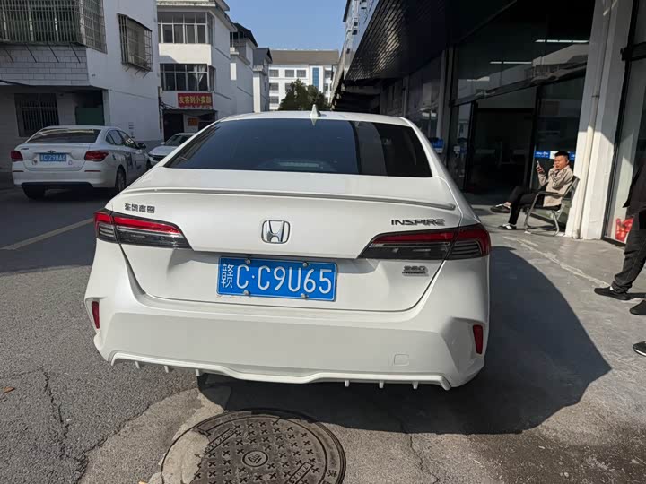 Фото 2 - Honda Inspire