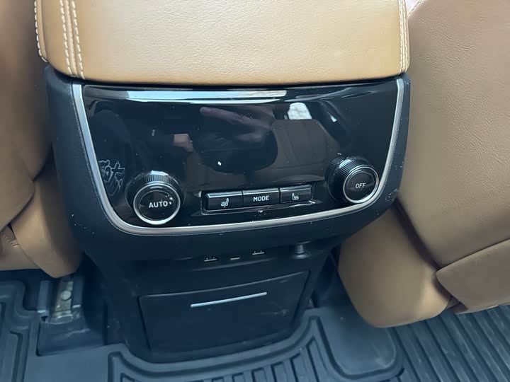 Фото 6 - LiXiang One