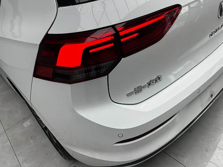 Фото 5 - Volkswagen Golf