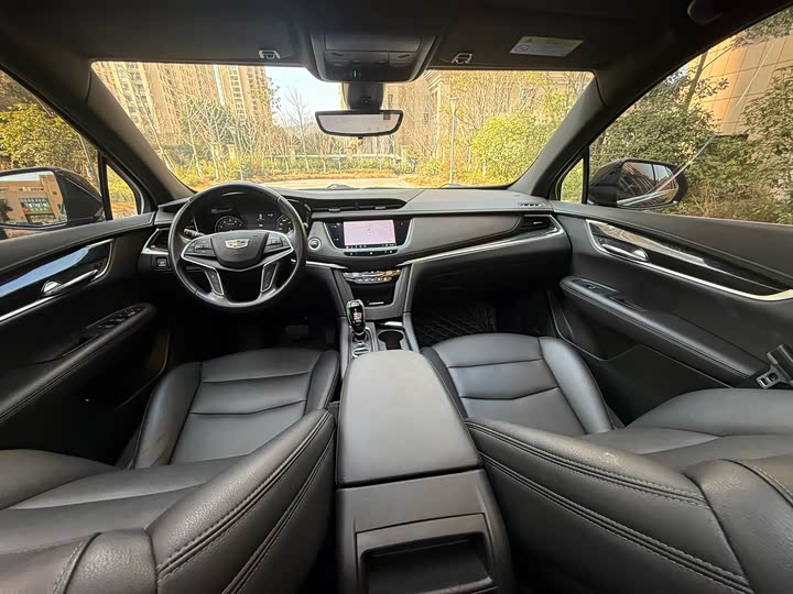 Фото 6 - Cadillac XT5