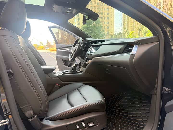 Фото 9 - Cadillac XT5