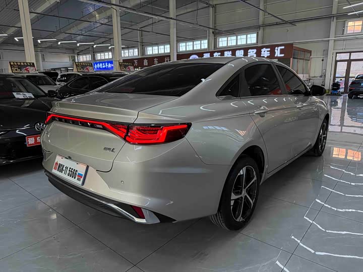 Фото 4 - Geely Emgrand L