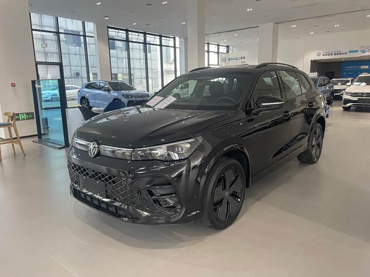 Фото 1 - Volkswagen Tiguan L Pro