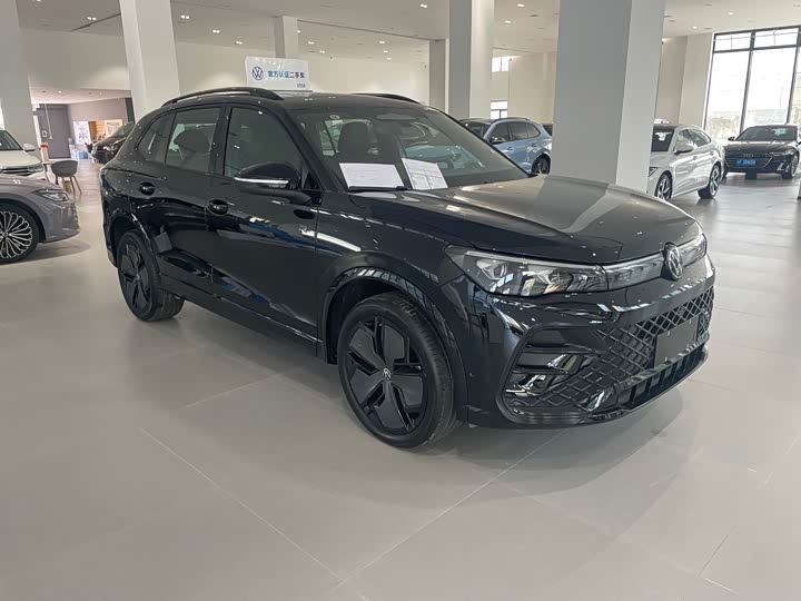 Фото 3 - Volkswagen Tiguan L Pro