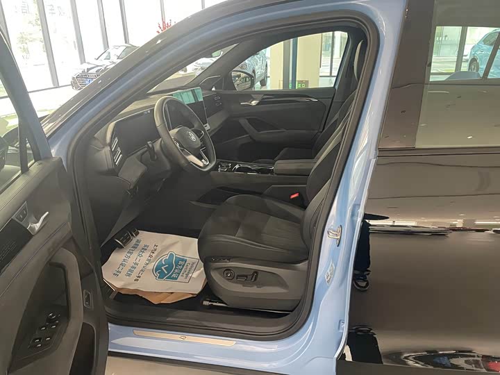 Фото 7 - Volkswagen Tiguan L Pro