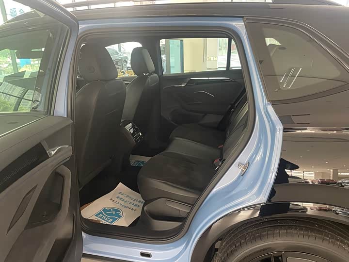 Фото 8 - Volkswagen Tiguan L Pro