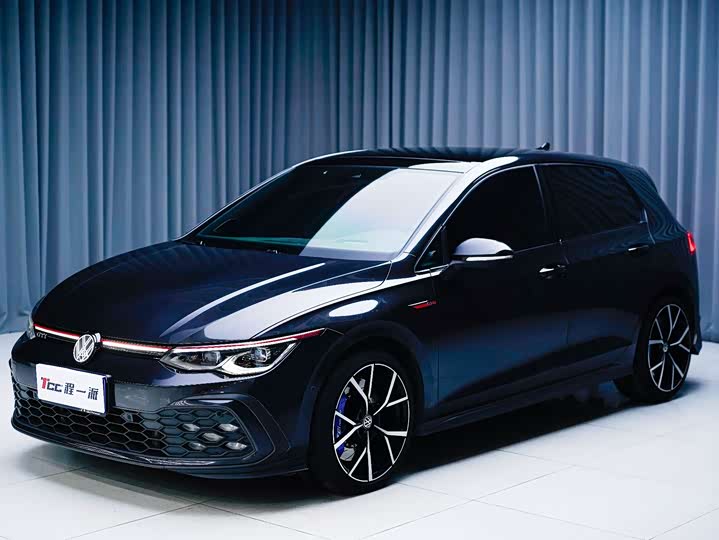 Фото 1 - Volkswagen Golf GTI