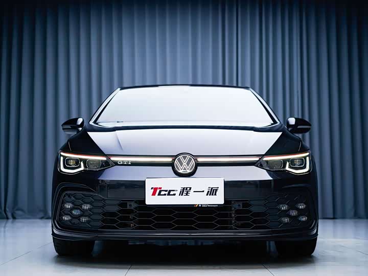 Фото 2 - Volkswagen Golf GTI