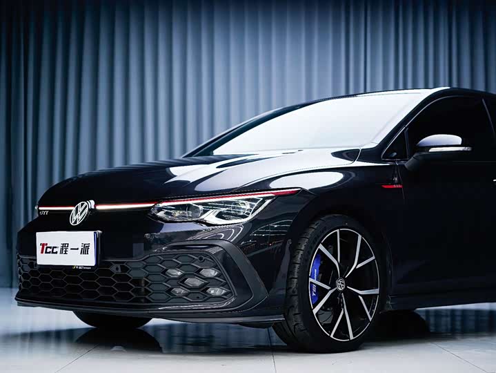 Фото 3 - Volkswagen Golf GTI