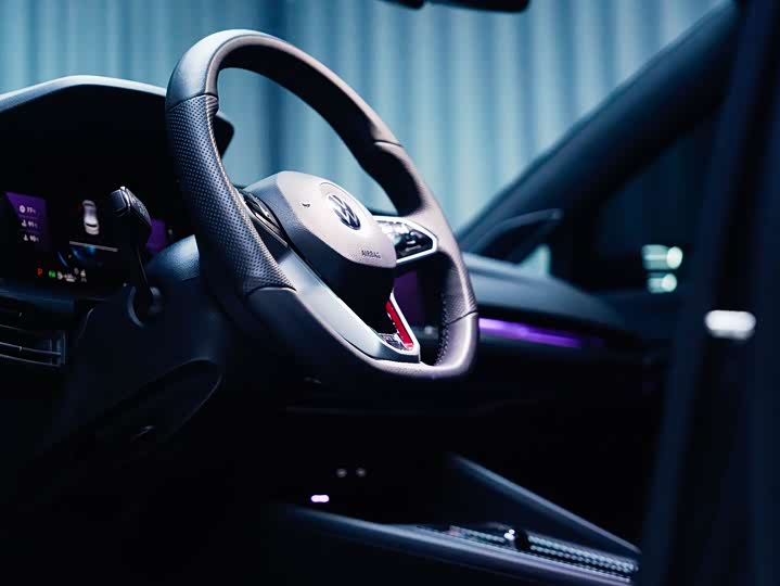 Фото 4 - Volkswagen Golf GTI