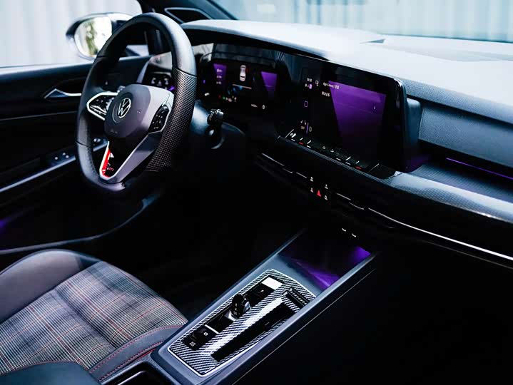 Фото 6 - Volkswagen Golf GTI