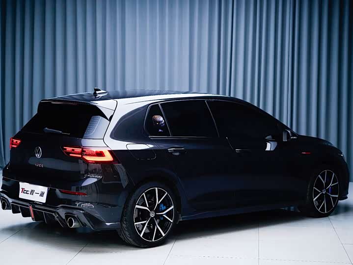 Фото 9 - Volkswagen Golf GTI