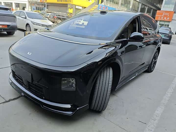 Фото 1 - LiXiang i8