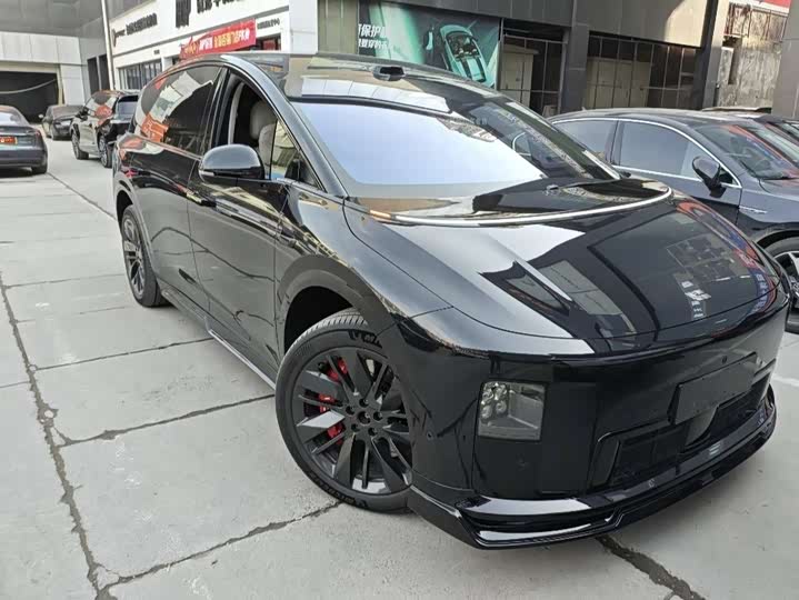 Фото 2 - LiXiang i8