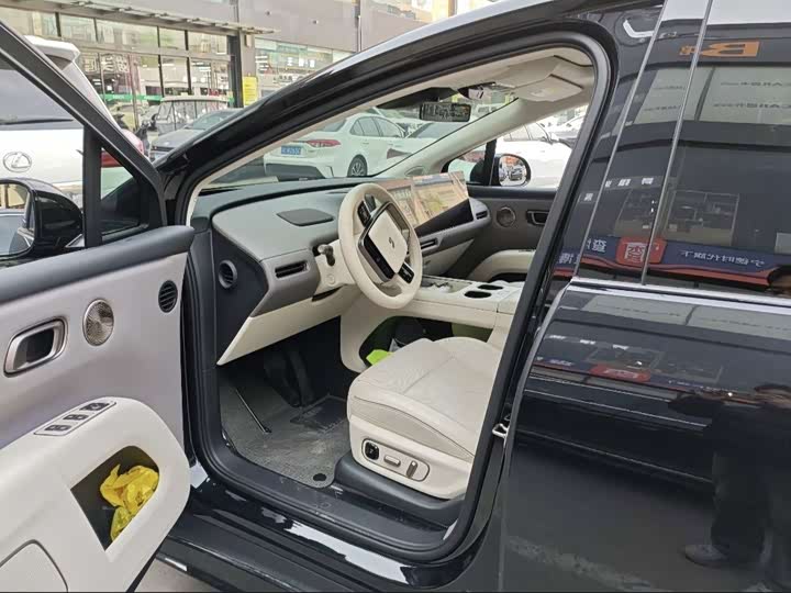 Фото 3 - LiXiang i8