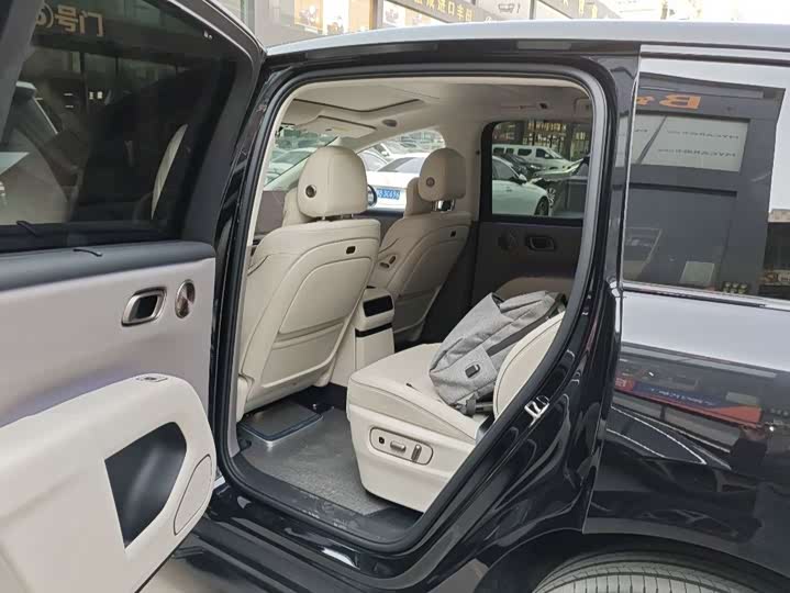 Фото 4 - LiXiang i8