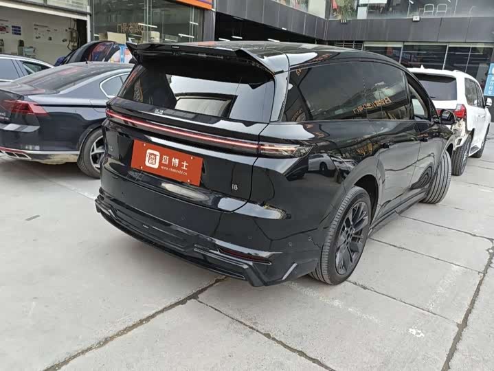 Фото 6 - LiXiang i8