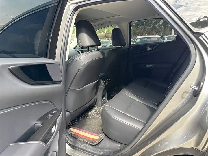 Фото 2 - Lexus NX