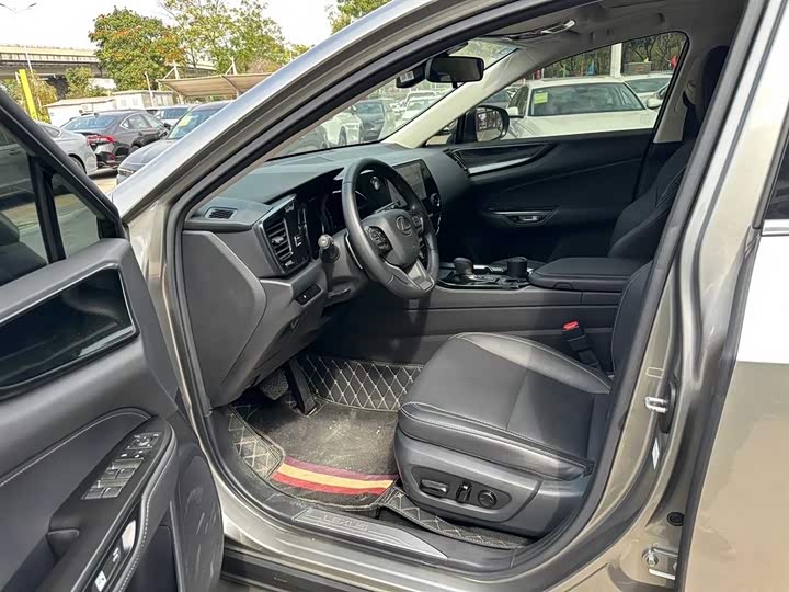 Фото 4 - Lexus NX