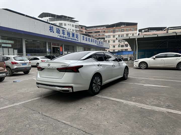 Фото 7 - Nissan Teana