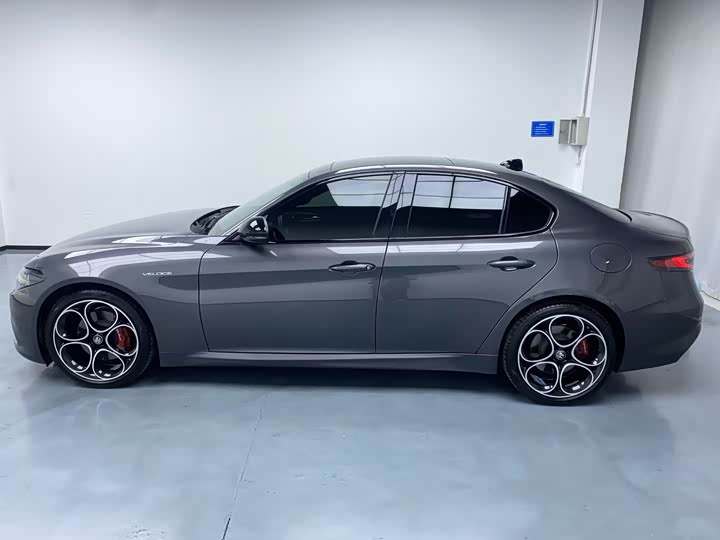 Фото 3 - Alfa Romeo Giulia