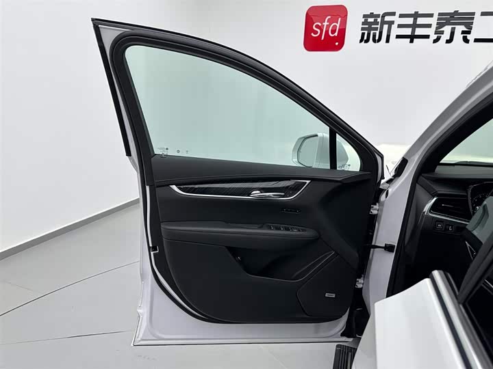 Фото 8 - Cadillac XT6