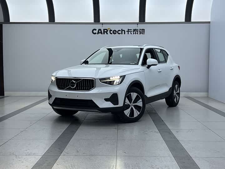 Фото 1 - Volvo XC40