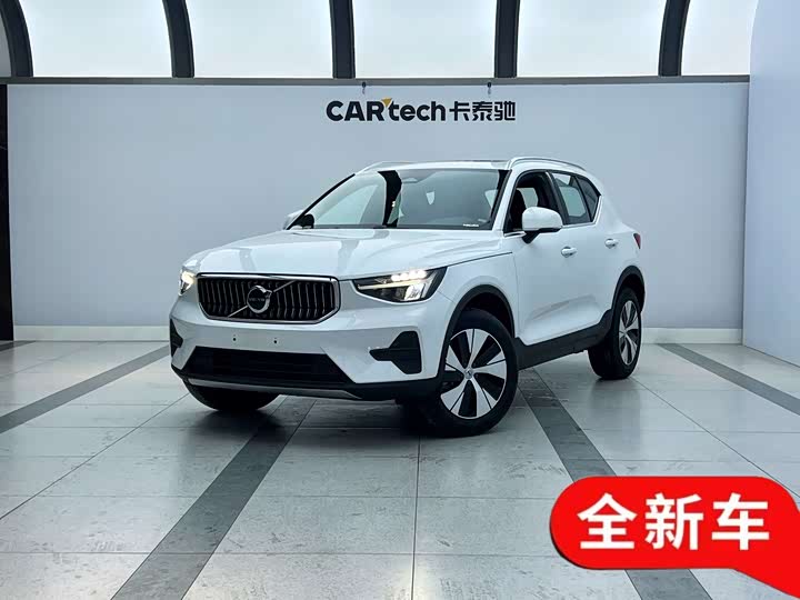 Фото 2 - Volvo XC40