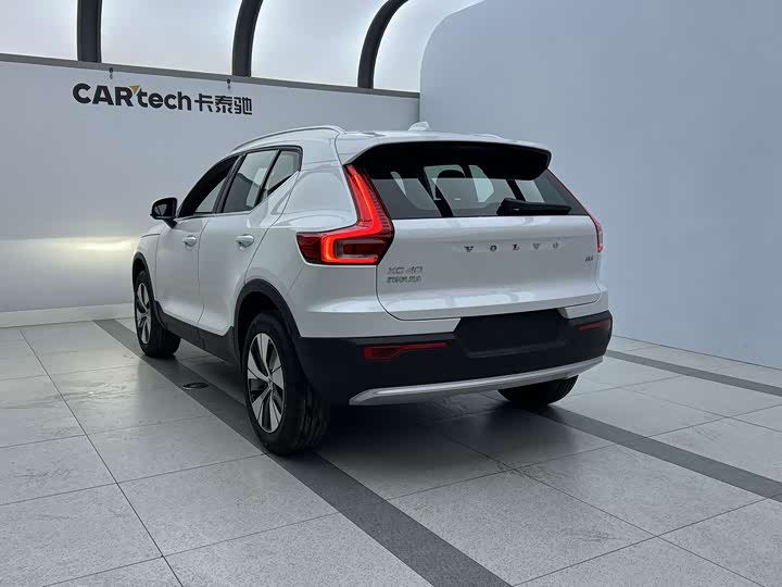Фото 6 - Volvo XC40