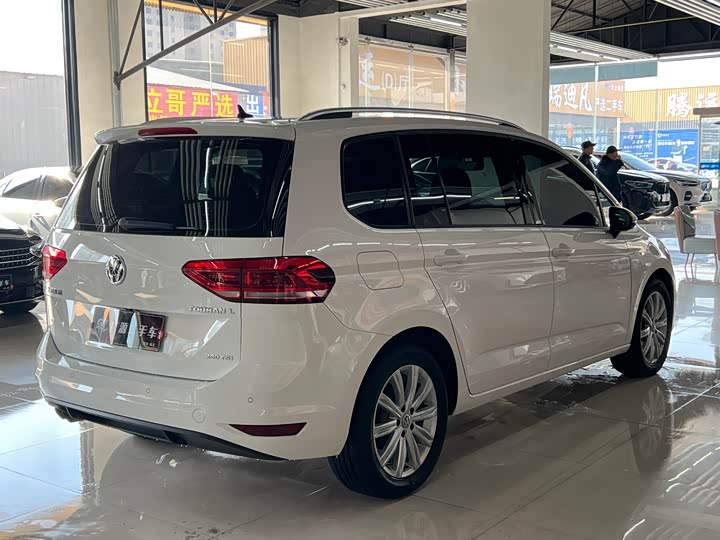 Фото 4 - Volkswagen Touran L