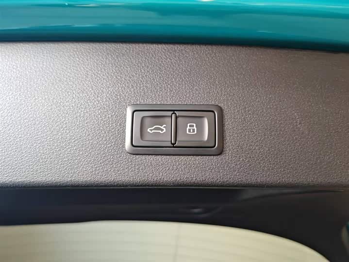 Фото 6 - Audi Q2L