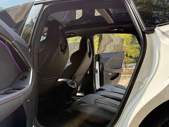 Фото 7 - MG Motor 7