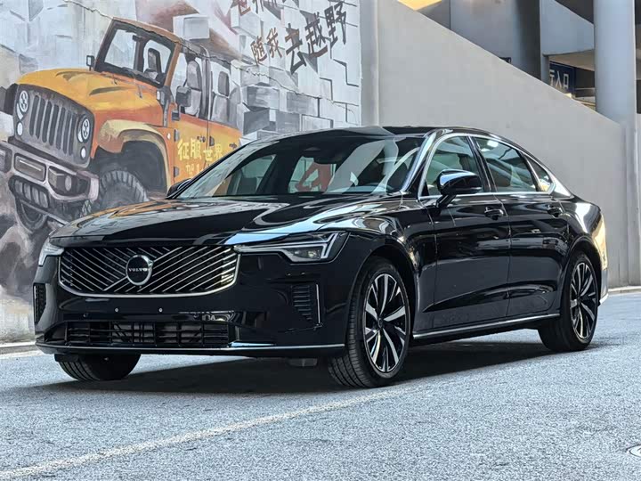 Фото 1 - Volvo S90