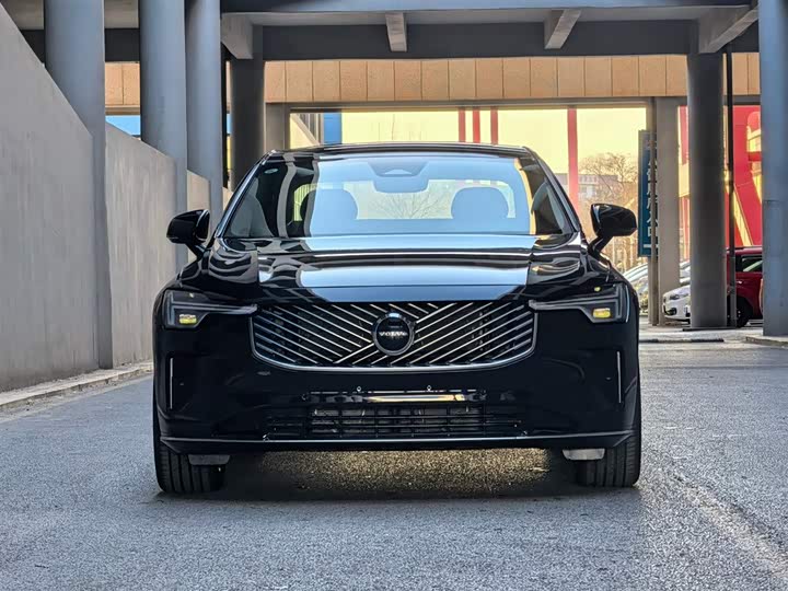 Фото 2 - Volvo S90