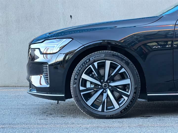 Фото 4 - Volvo S90