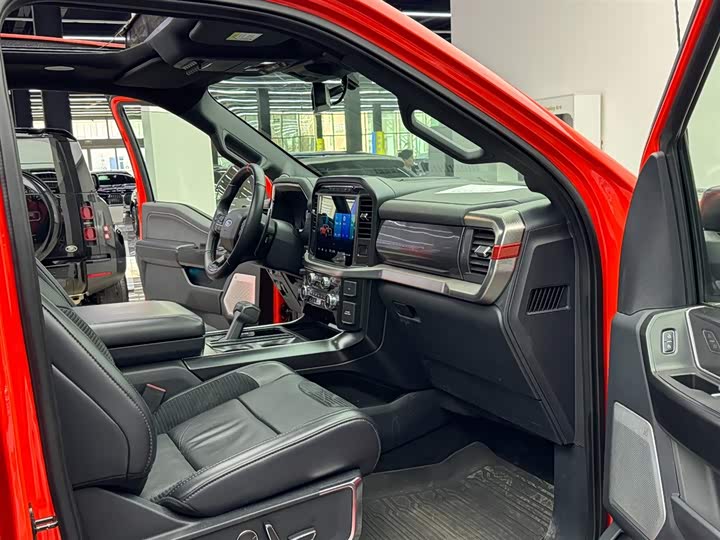 Фото 8 - Ford F-150 Raptor