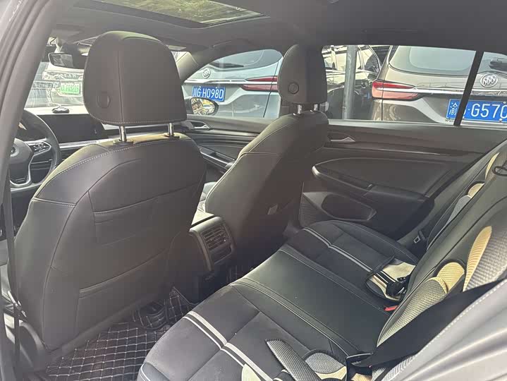 Фото 7 - Volkswagen Golf