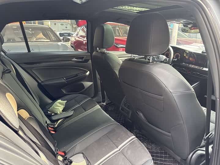 Фото 8 - Volkswagen Golf