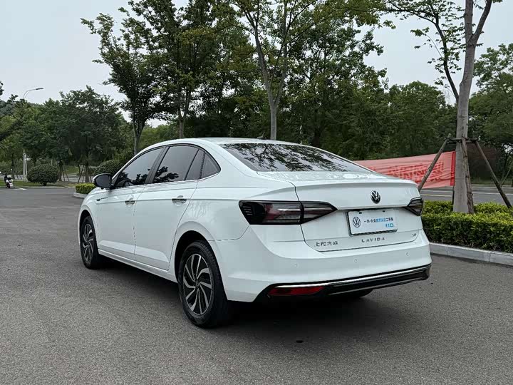 Фото 8 - Volkswagen Lavida