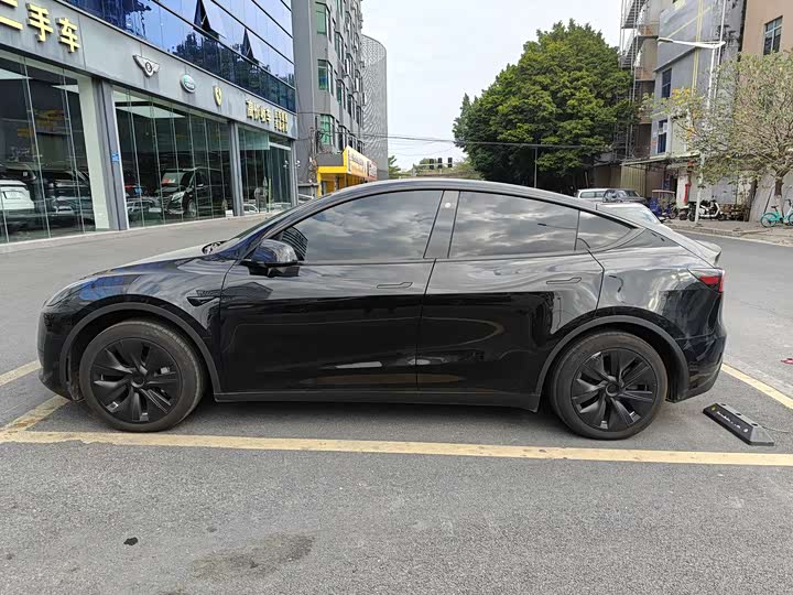 Фото 3 - Tesla Model Y