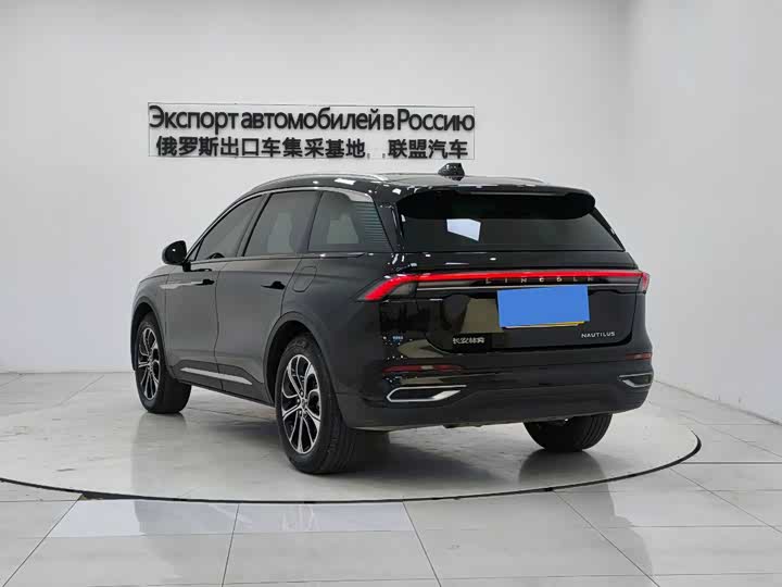 Фото 4 - Lincoln Nautilus