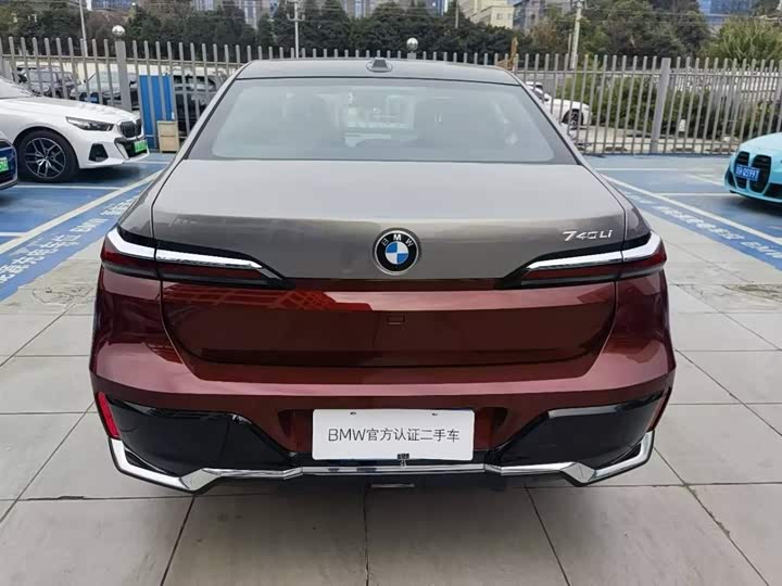 Фото 3 - BMW 7 Series