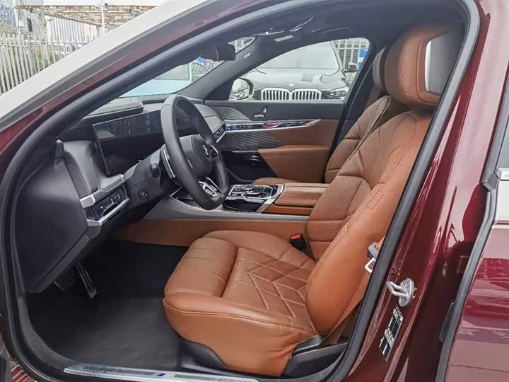 Фото 5 - BMW 7 Series