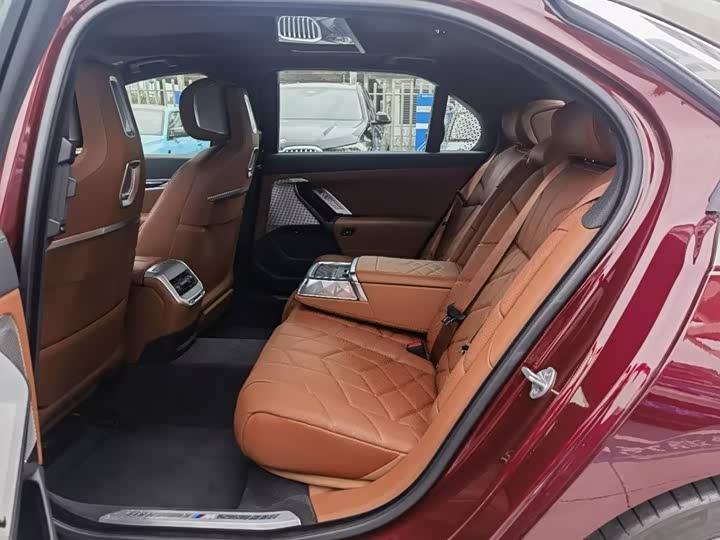 Фото 6 - BMW 7 Series