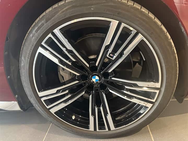 Фото 8 - BMW 7 Series