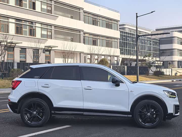 Фото 9 - Audi Q2L