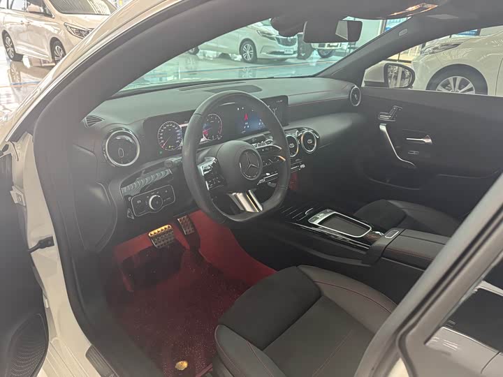 Фото 6 - Mercedes-Benz CLA-Class