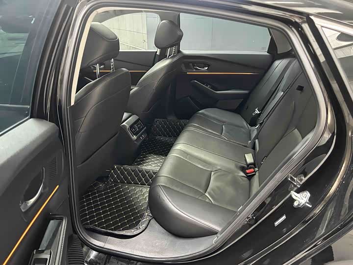 Фото 8 - Honda Accord