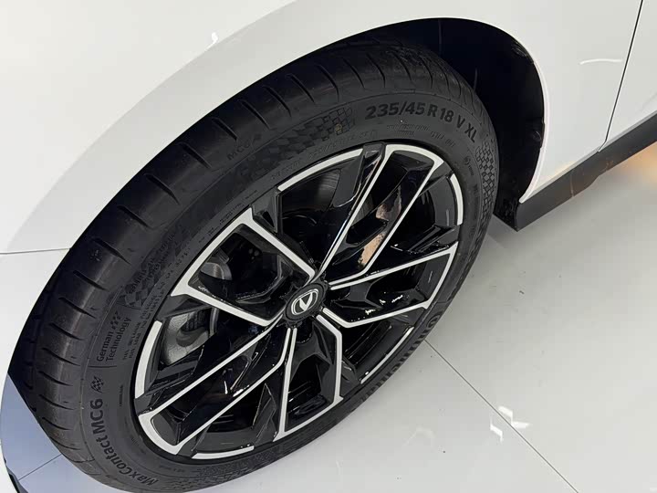 Фото 3 - Changan UNI-V Hybrid