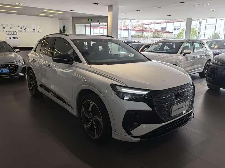 Фото 2 - Audi Q4 e-tron